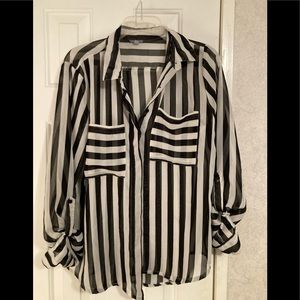 BLACK AND WHITE BUTTON DOWN